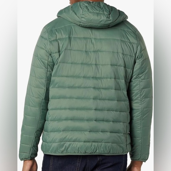 Amazon Basics Lightweight Waterproof Puffer Jacket Men's Packable Winter Jacket - Picture 4 of 10